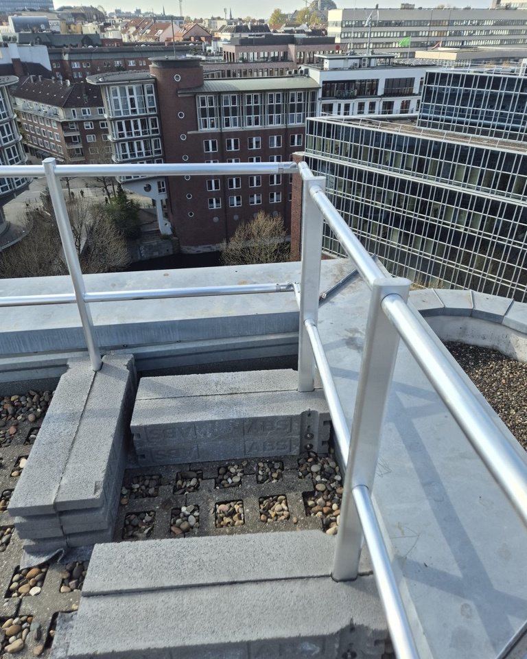 Freistehendes Geländer mit Auflast, Hamburg