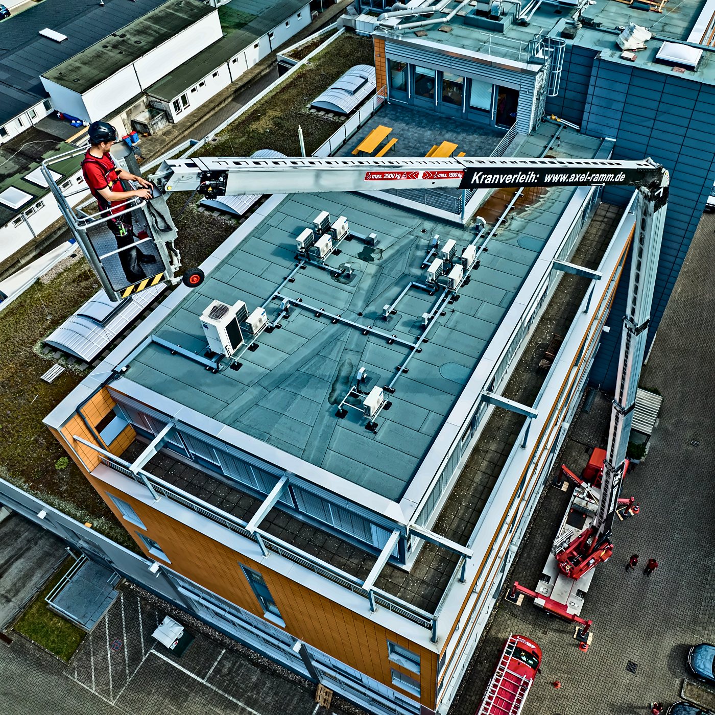 Flachdach mit neuem Geländer von oben, Hamburg