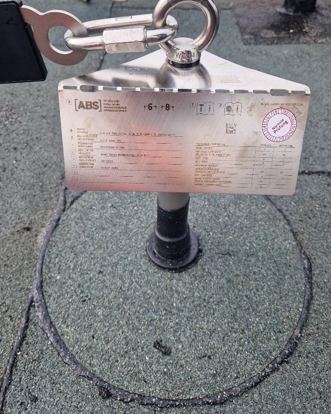 Systemschild mit Prüfplakette, Hamburg